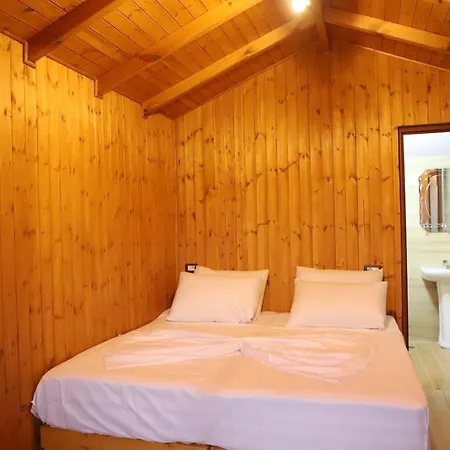 Bujtina Musta * Berat