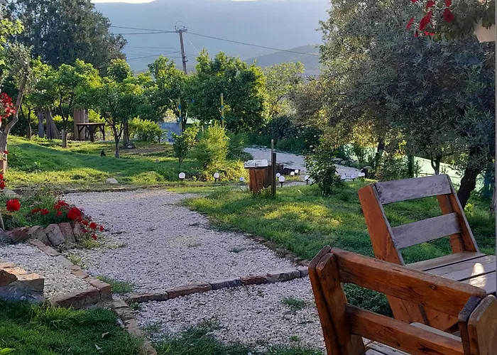 Bujtina Musta Casa rural *