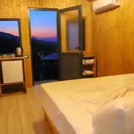 Bujtina Musta * Berat