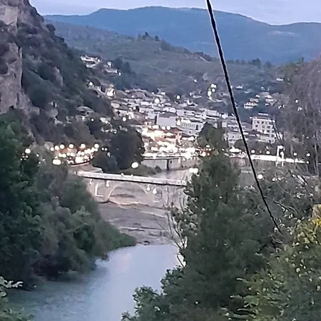 Bujtina Musta 베라트
