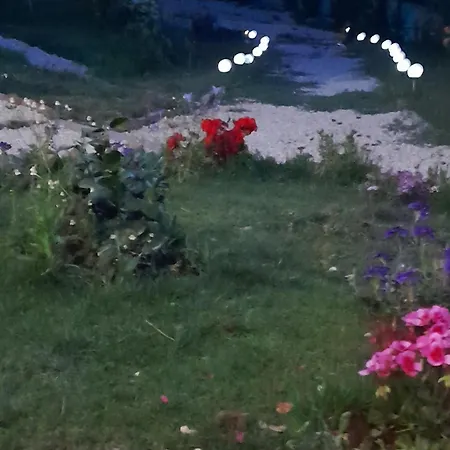 Bujtina Musta Kır Evi Berat