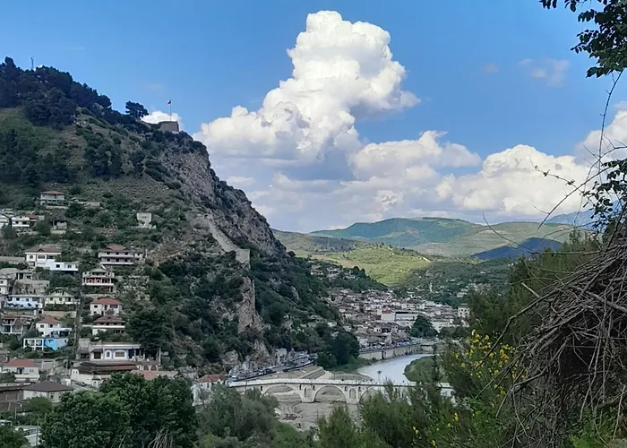 Bujtina Musta Casa rural *